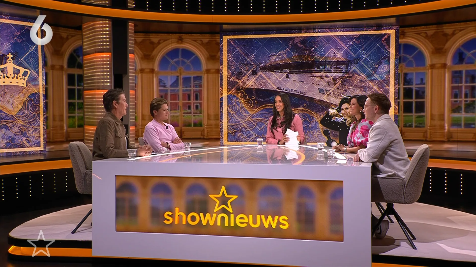 Koningin Máxima kreeg tijdens een doopceremonie op Texel onverwachts een champagnedouche