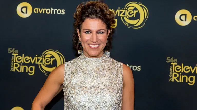 Emotionele Evelien de Bruijn neemt afscheid van haar zoon