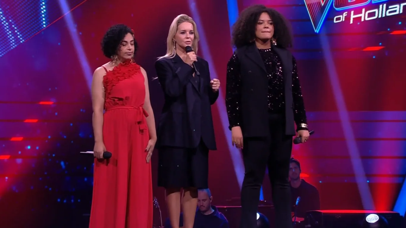 The Voice-kijkers verbijsterd door opmerkelijke outfit Chantal Janzen