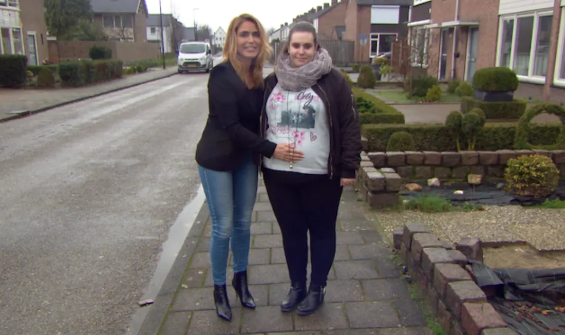 Kijkers woest op Vier Handen Op Eén Buik-deelnemer