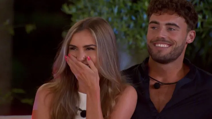 Love Island-winnaars Job en Esmée uit elkaar