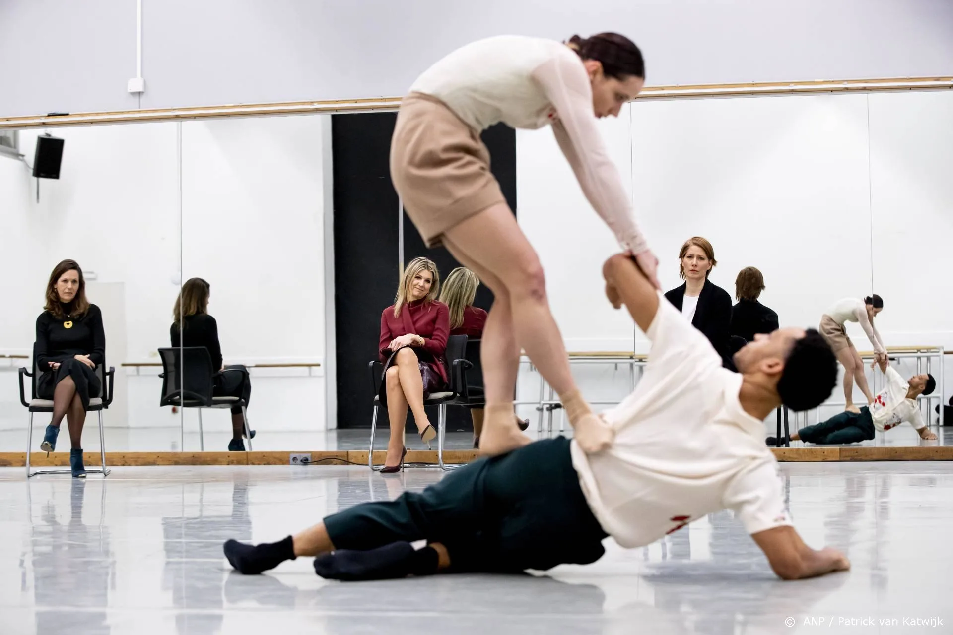 Koningin Máxima vindt bezoek aan dansgezelschap een 'cadeau'