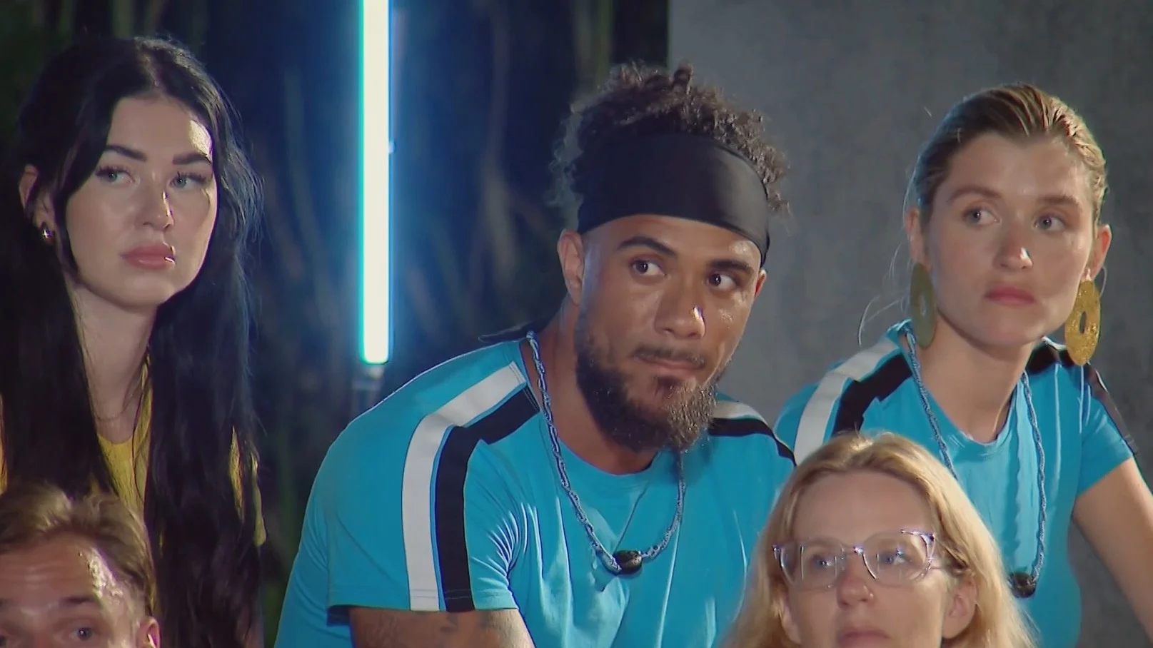 Virgil GEDISKWALIFICEERD tijdens opdracht Muscles & Brains