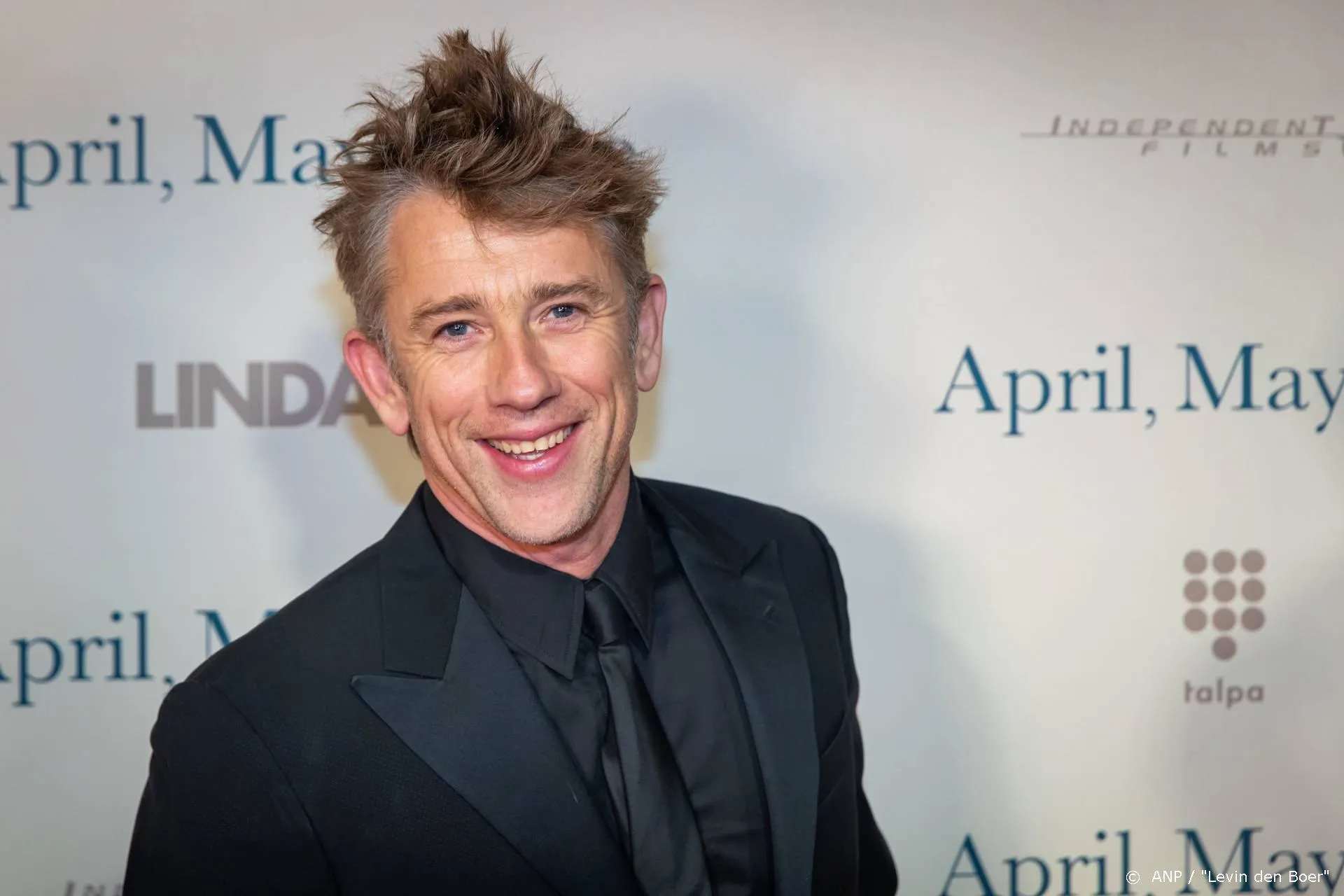 Waldemar Torenstra trekt op de motor door Afrika voor serie