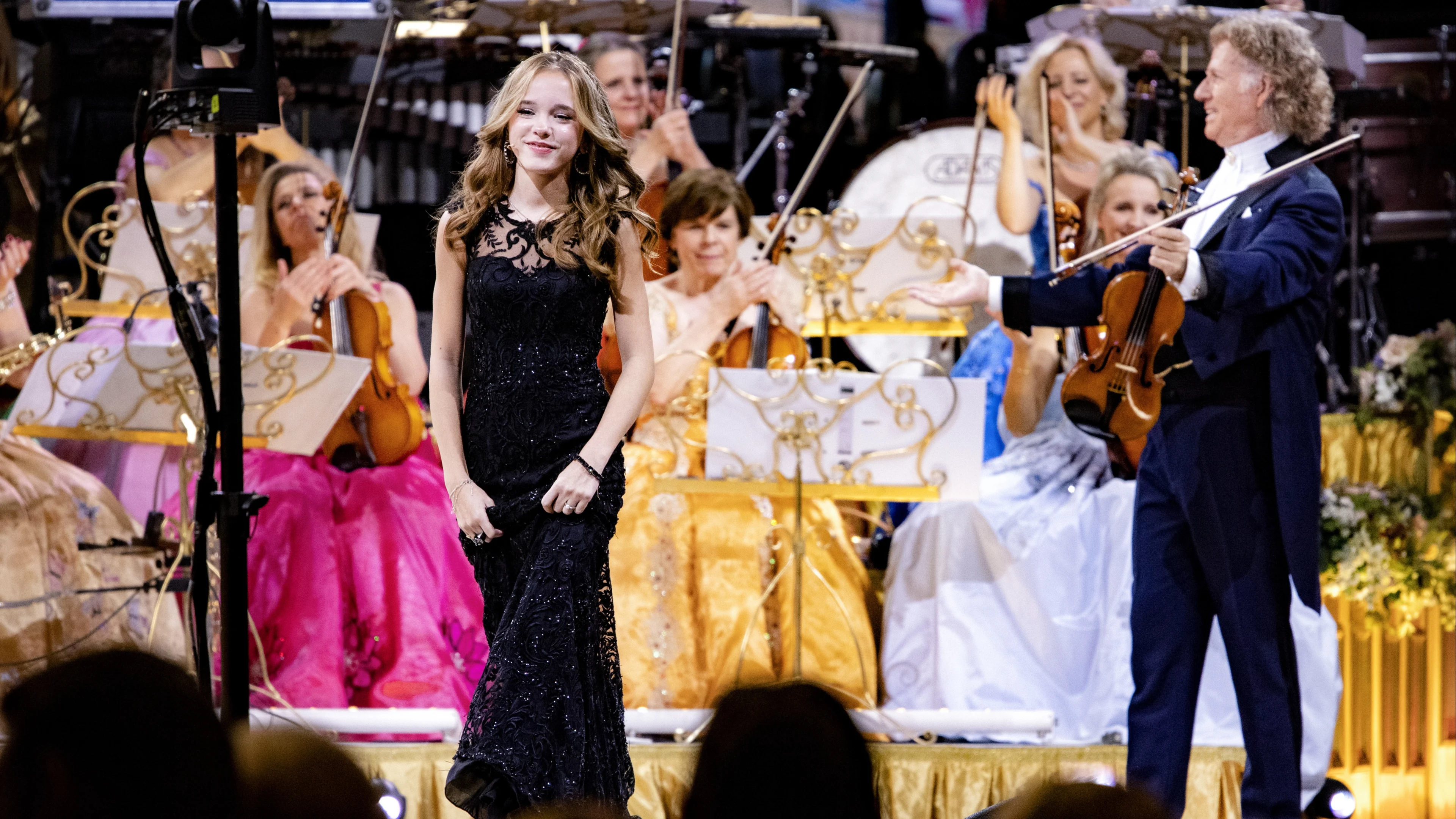 Emma Kok en André Rieu duiken op in bizar promofilmpje Donald Trump