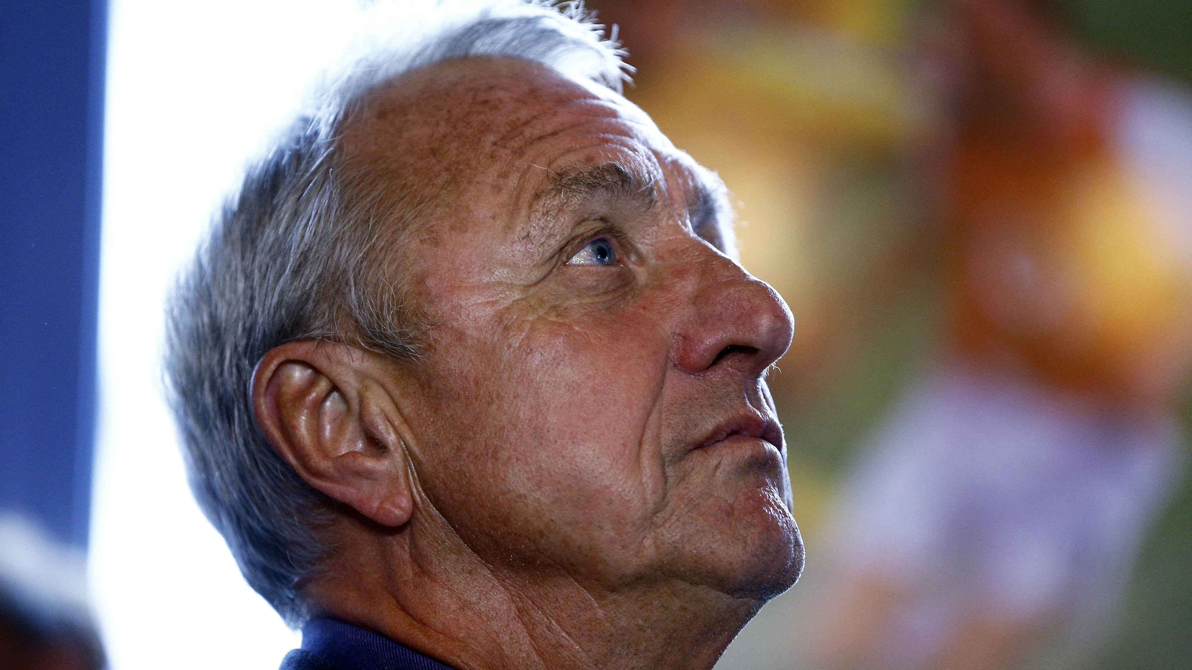 ZIEN: Prachtig eerbetoon onthuld op verjaardag Johan Cruijff