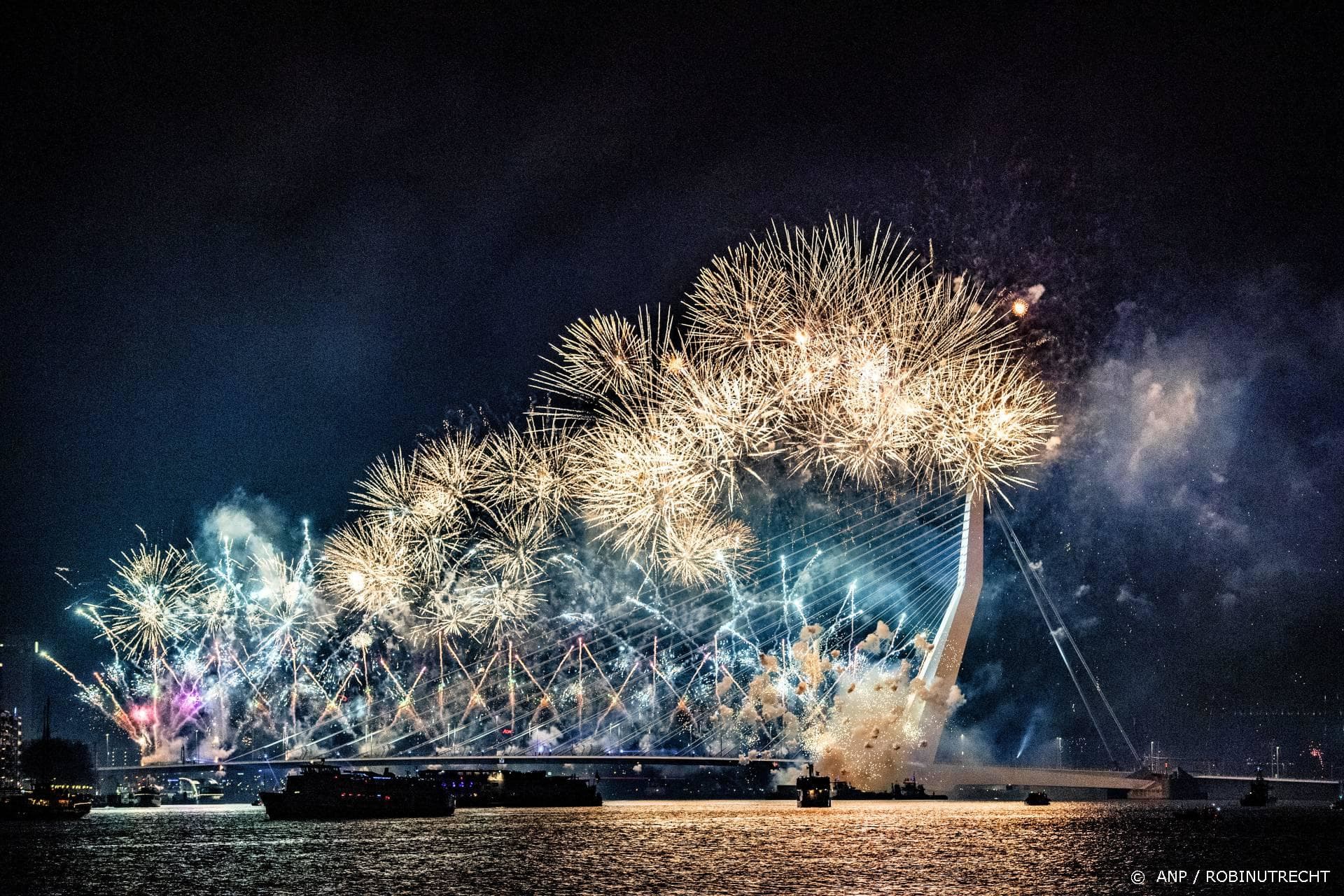 Aftellen naar 2022 met vuurwerk en muziek