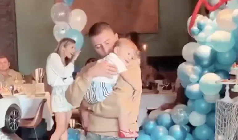 ZIEN: Lil' Kleine geeft mega verjaardagsfeest voor zoontje Lío