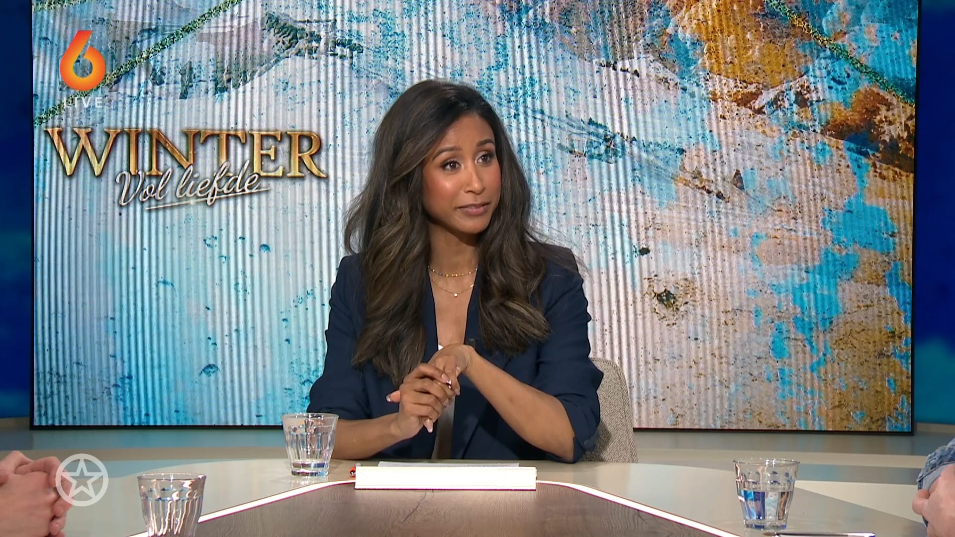 Mama Monique reageert op 'vreemdgaan' Mike