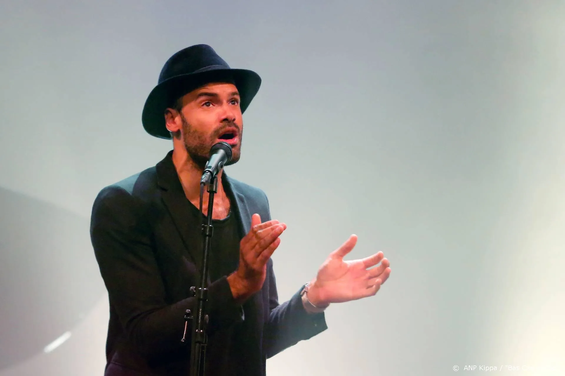 Flinke domper voor Alain Clark