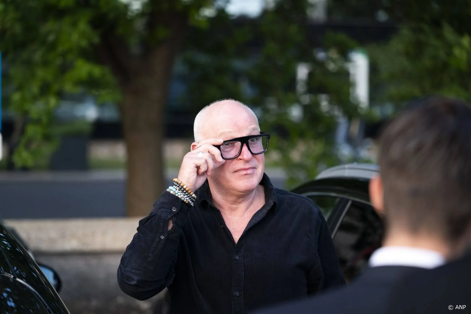 Zo gaat het met René van der Gijp na oogoperatie