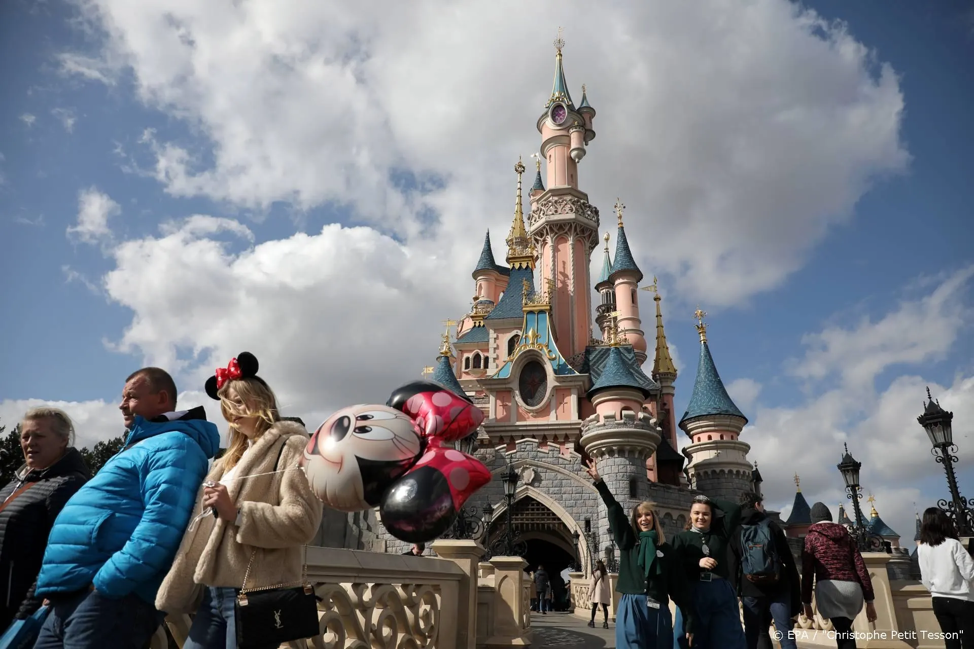 Kwartaalwinst Disney keldert door coronacrisis