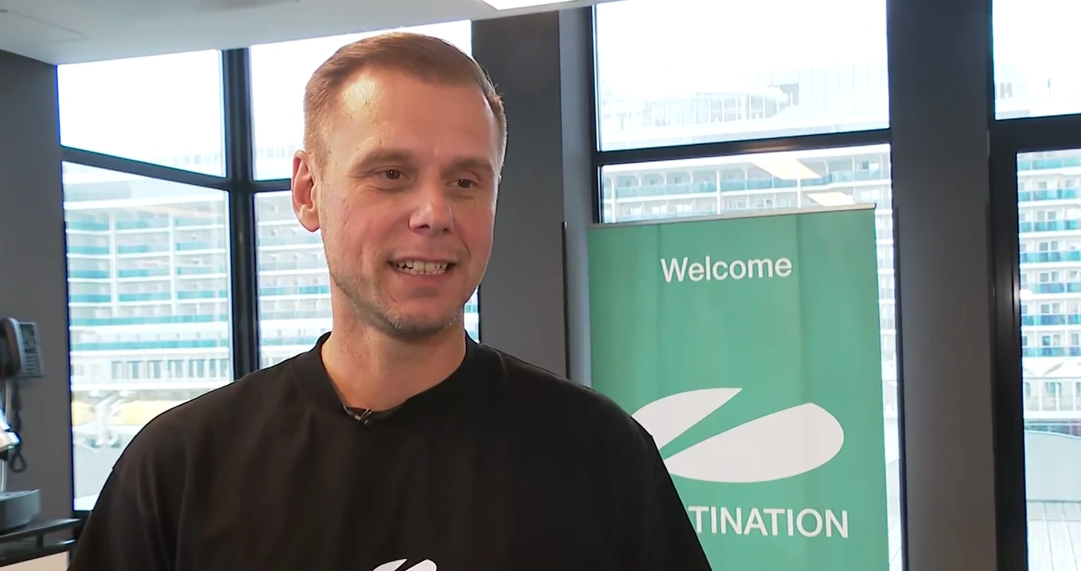 Armin van Buuren verrast fans met bijzonder optreden