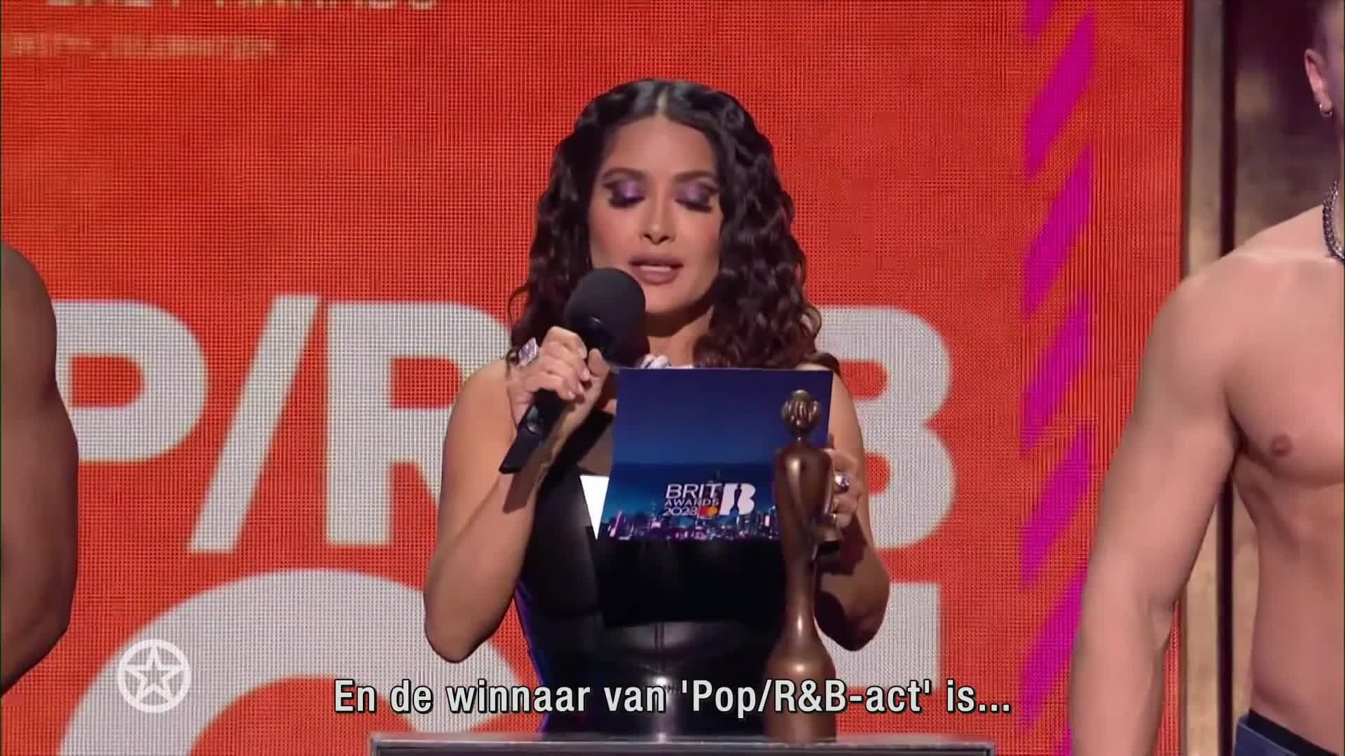 Harry Styles heeft zaterdagavond vier BRIT Awards in de wacht gesleept.