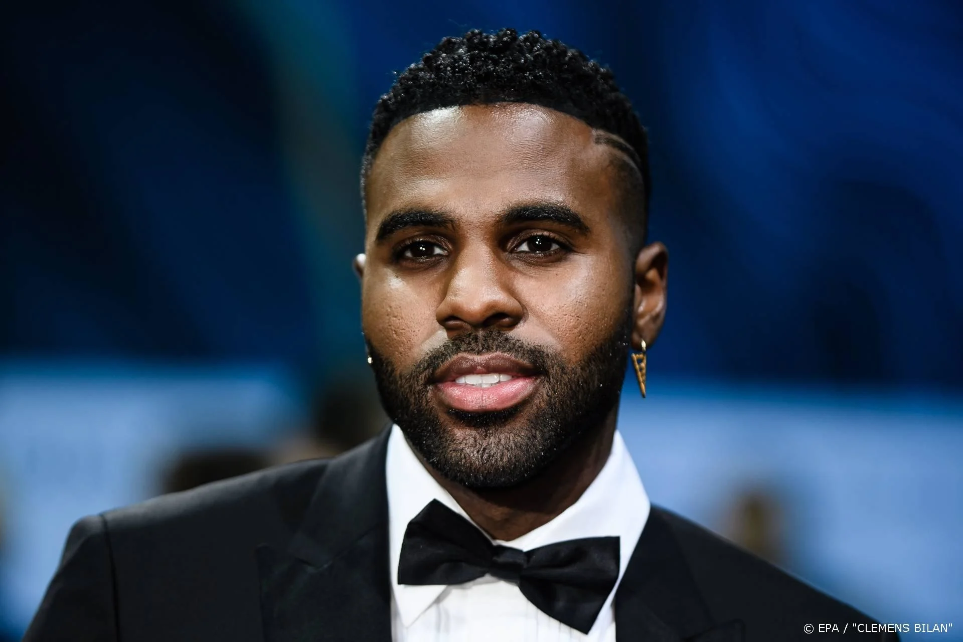 Jason Derulo daagt The Rock uit voor hotdogwedstrijd