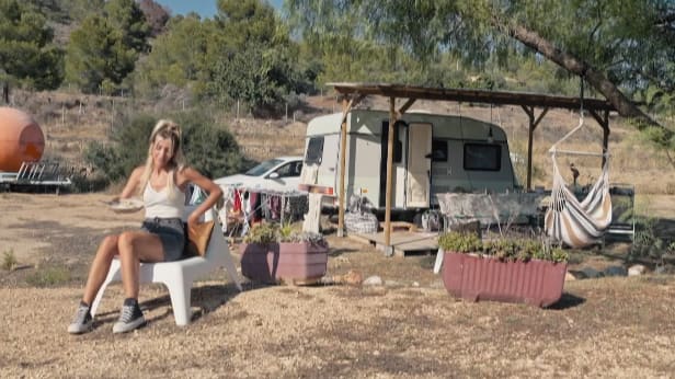 Monique Hansler 'woedend' op caravanhouder na onderdak dakloze Denise