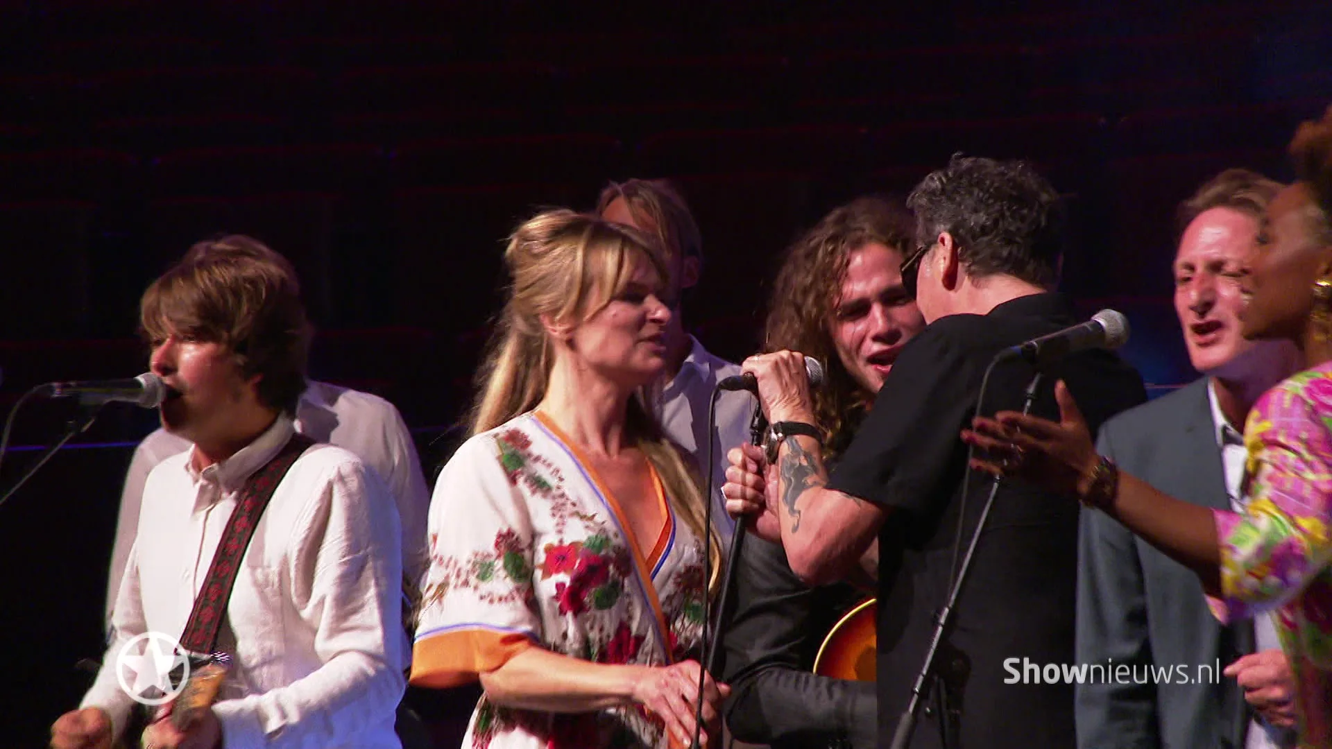 Nederlandse artiesten steken Elvis 'Comeback Special' in nieuw jasje