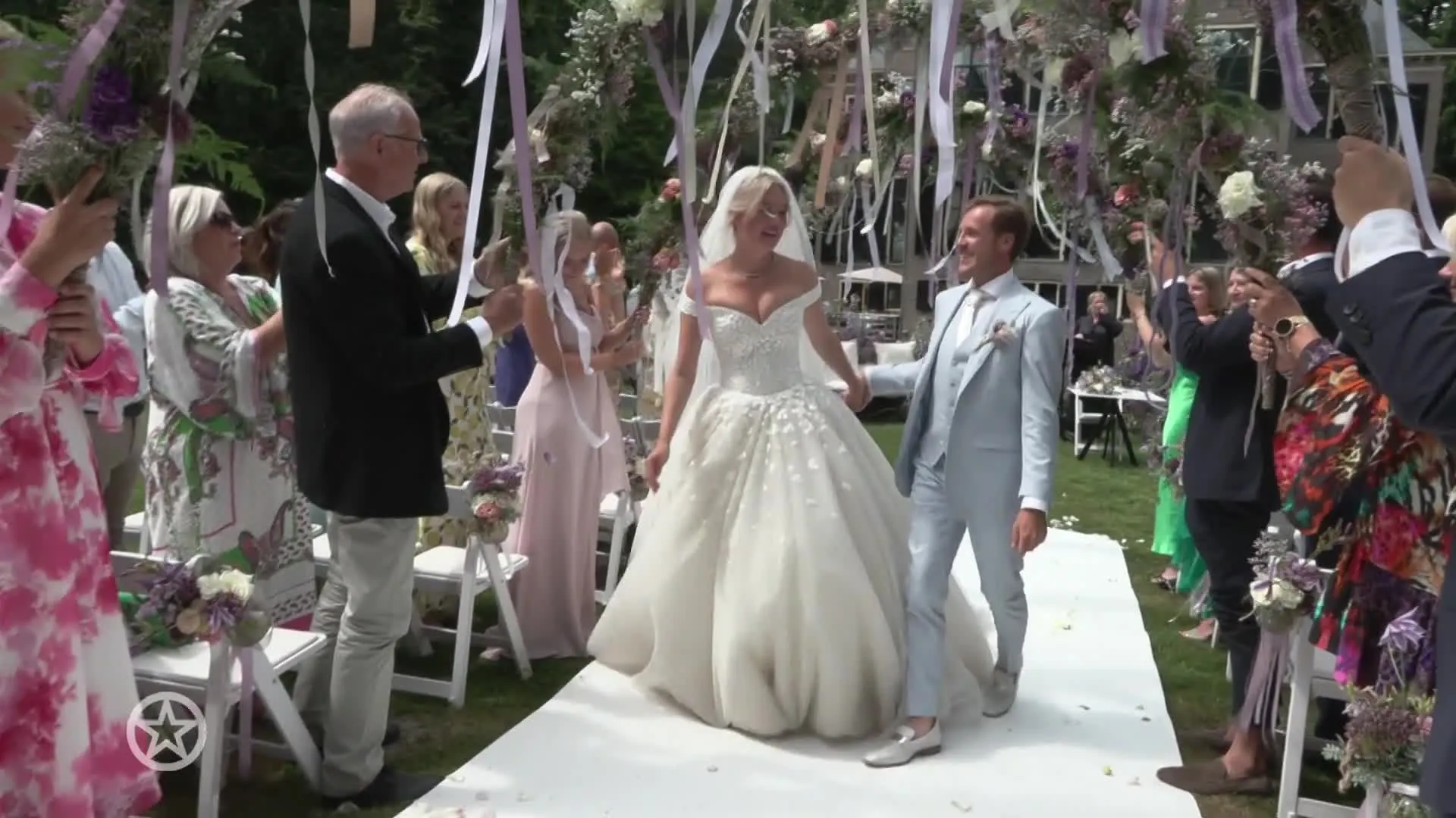 ZIEN: Maxime en Leroy 1 jaar getrouwd 