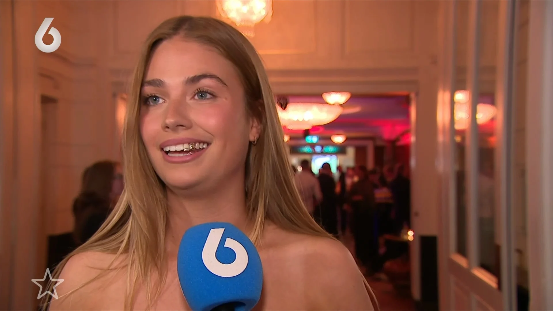 Roxy Dekker verbaast met nieuw uiterlijk tijdens Buma Awards