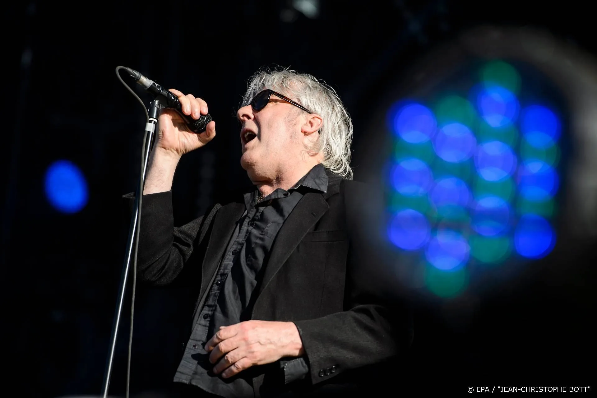 Arno en Zwangere Guy maken cover van non, je ne regrette rien