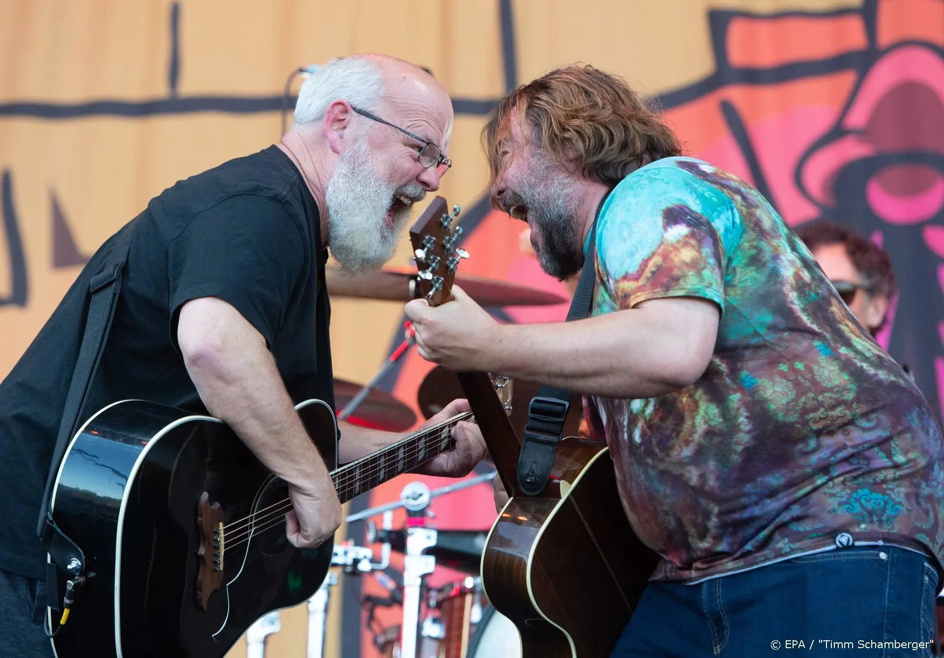 Tenacious D mengt zich in Amerikaanse verkiezingsstrijd met tour