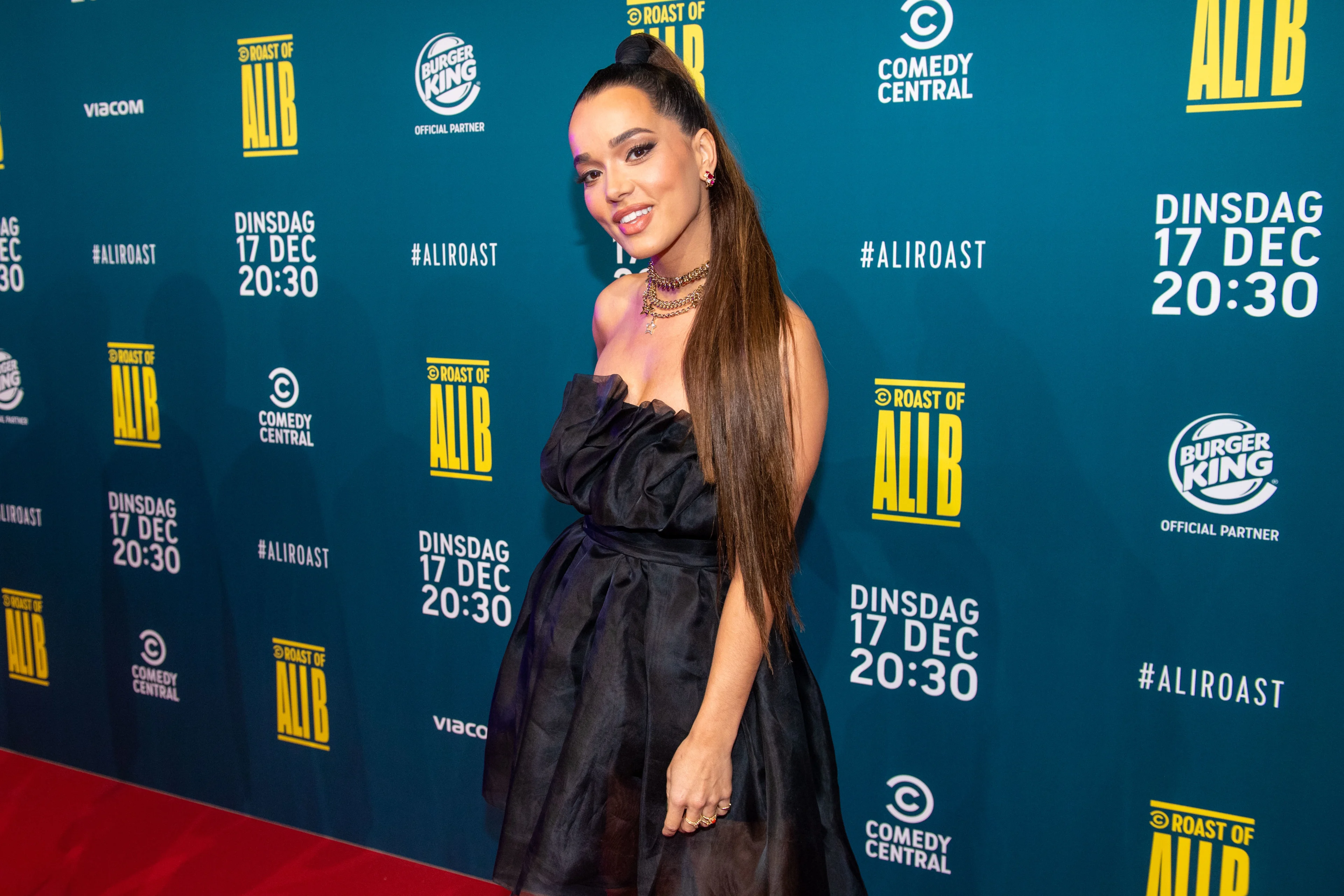 Bibi Breijman geniet van de zon samen met Teddy