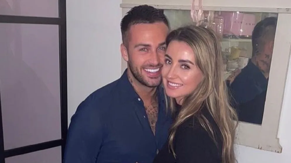 Dave Roelvink showt vol trots de babykamer