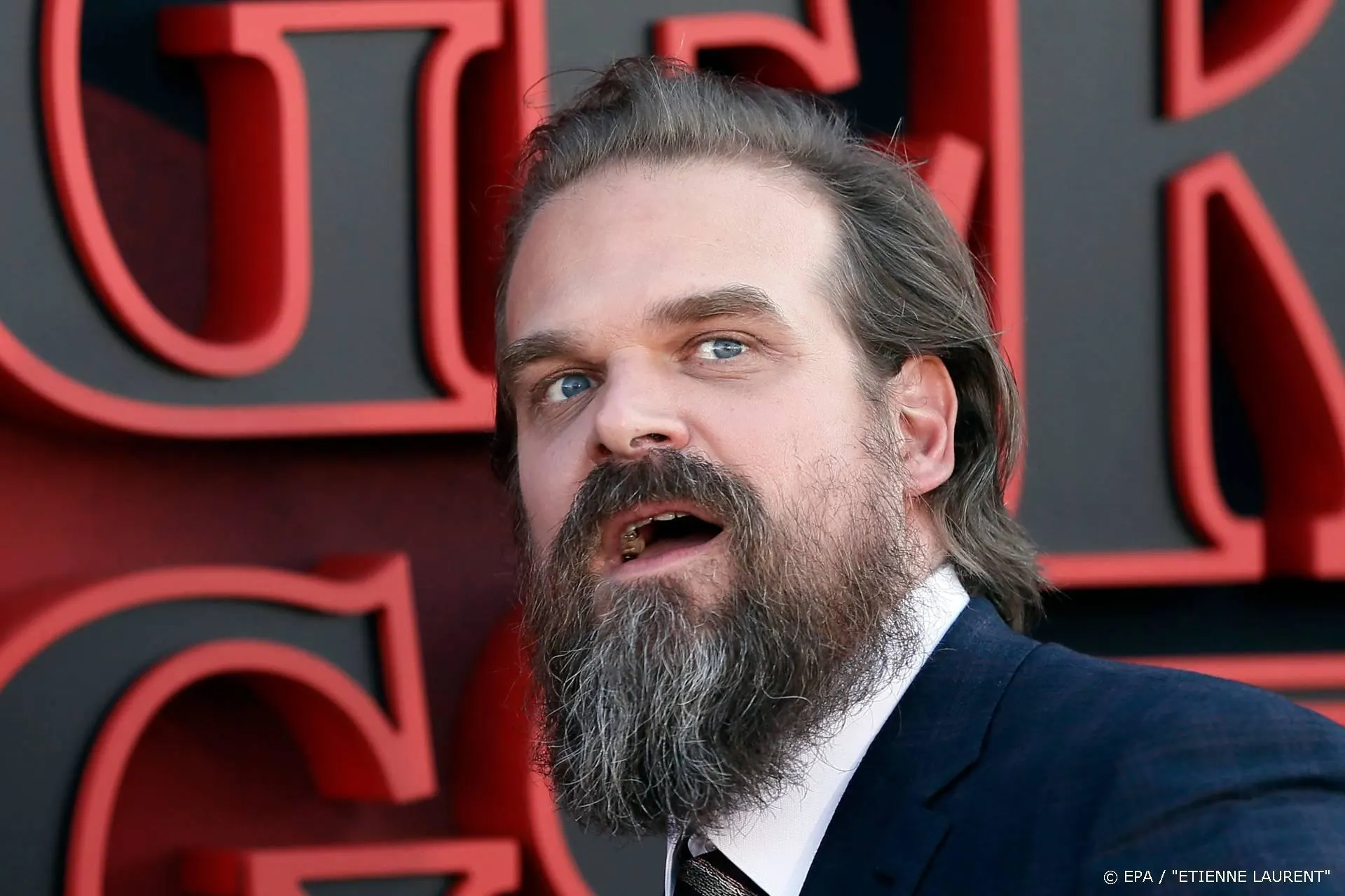 David Harbour en Lily Allen samen op rode loper