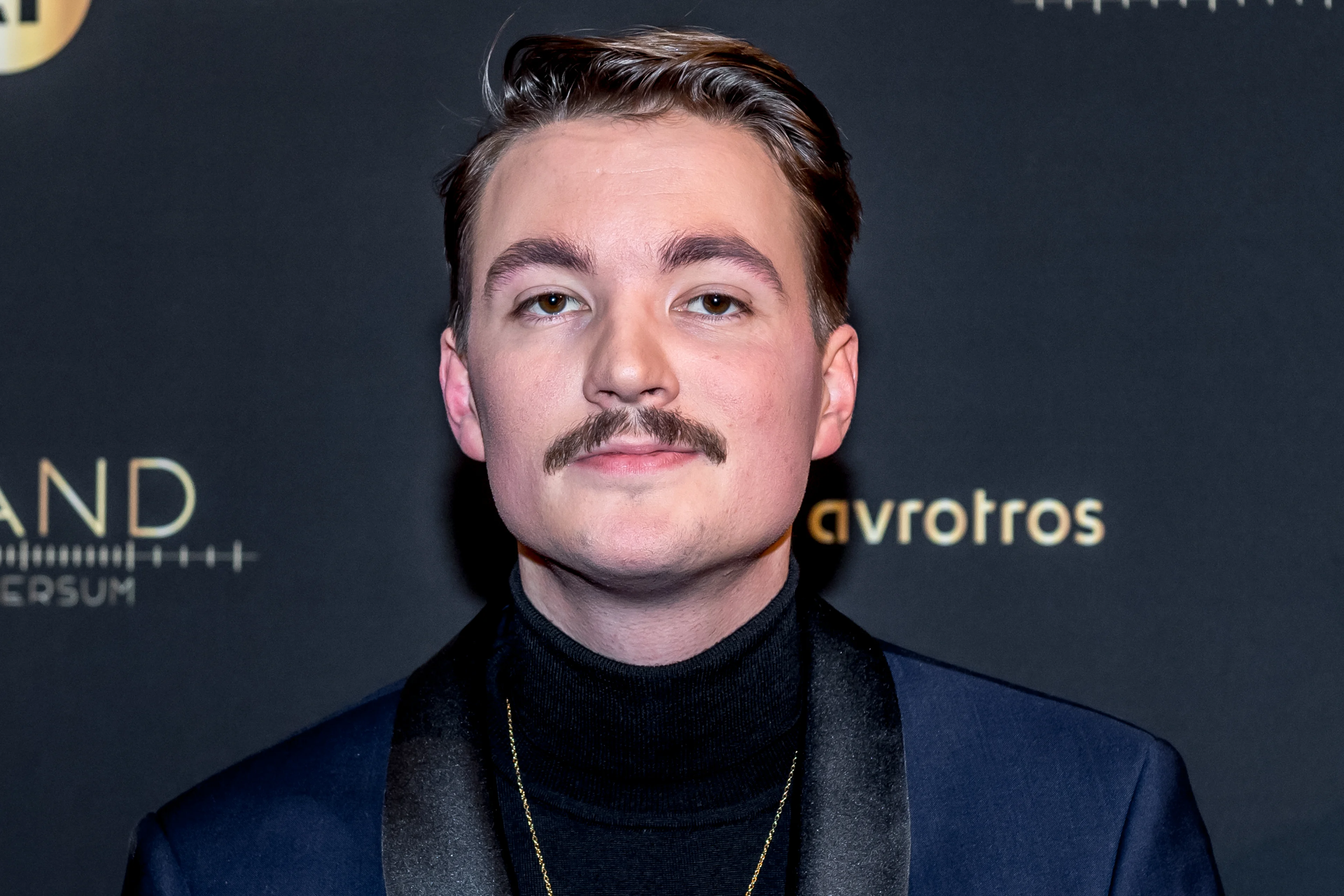 Bram Krikke gaat porno-tattoo zetten door weddenschap