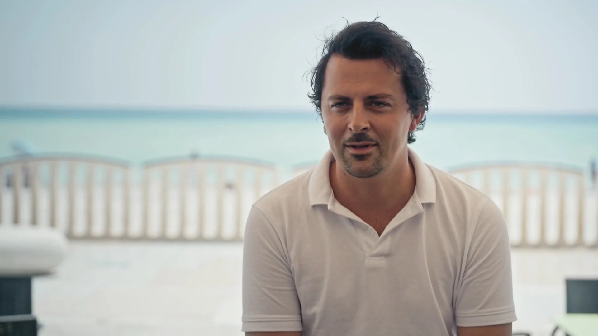 Mike Hansler emotioneel na liefdesbreuk Denise: 'Hoe heeft het zo kunnen gebeuren?'