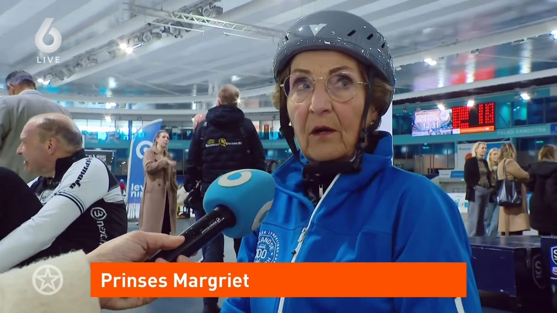 Prins Bernard en Prinses Margriet gaan schaatsen