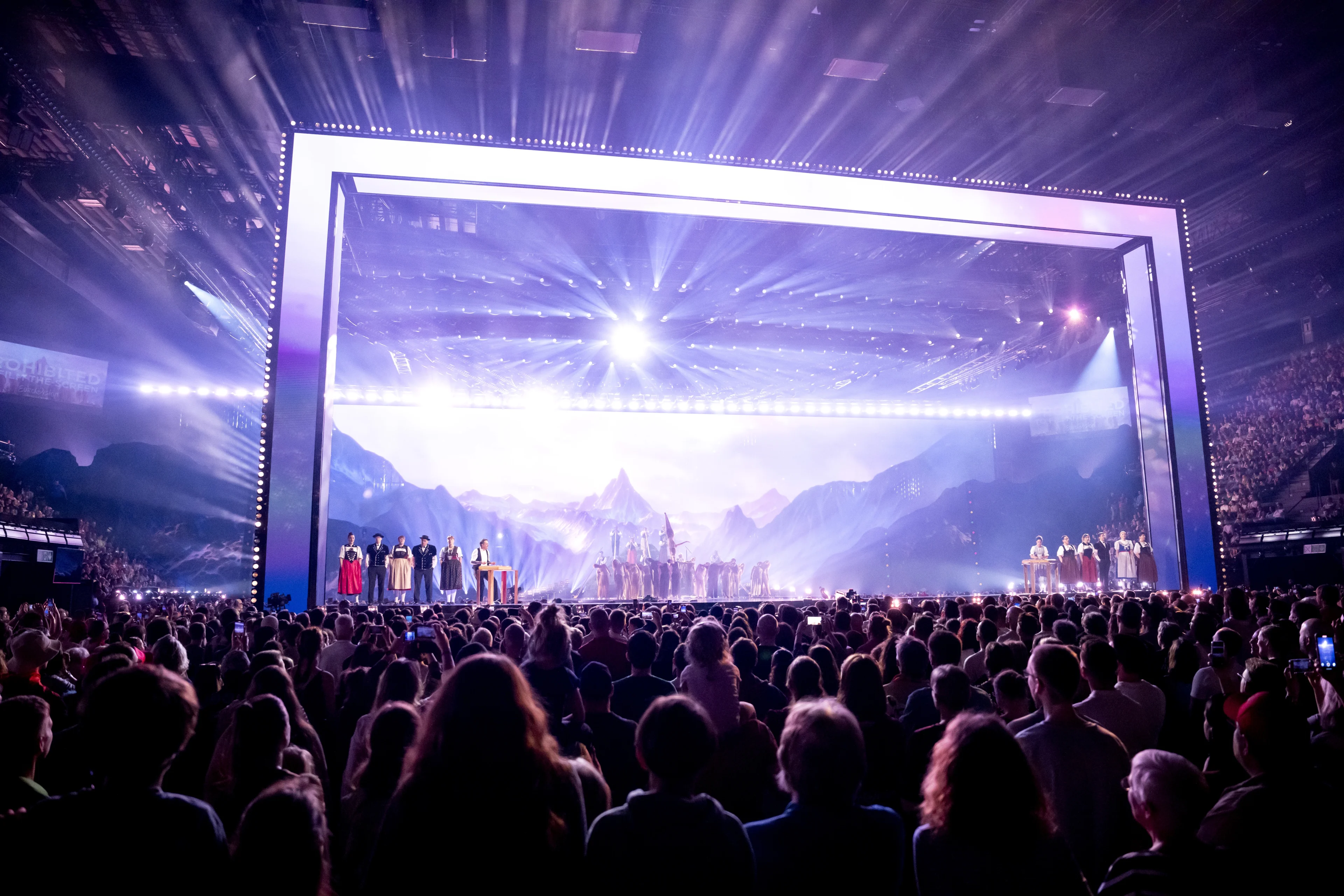 Nederlandse kijkers liggen dubbel om dit Songfestival-optreden: 'Zo slecht dat het weer goed wordt!'