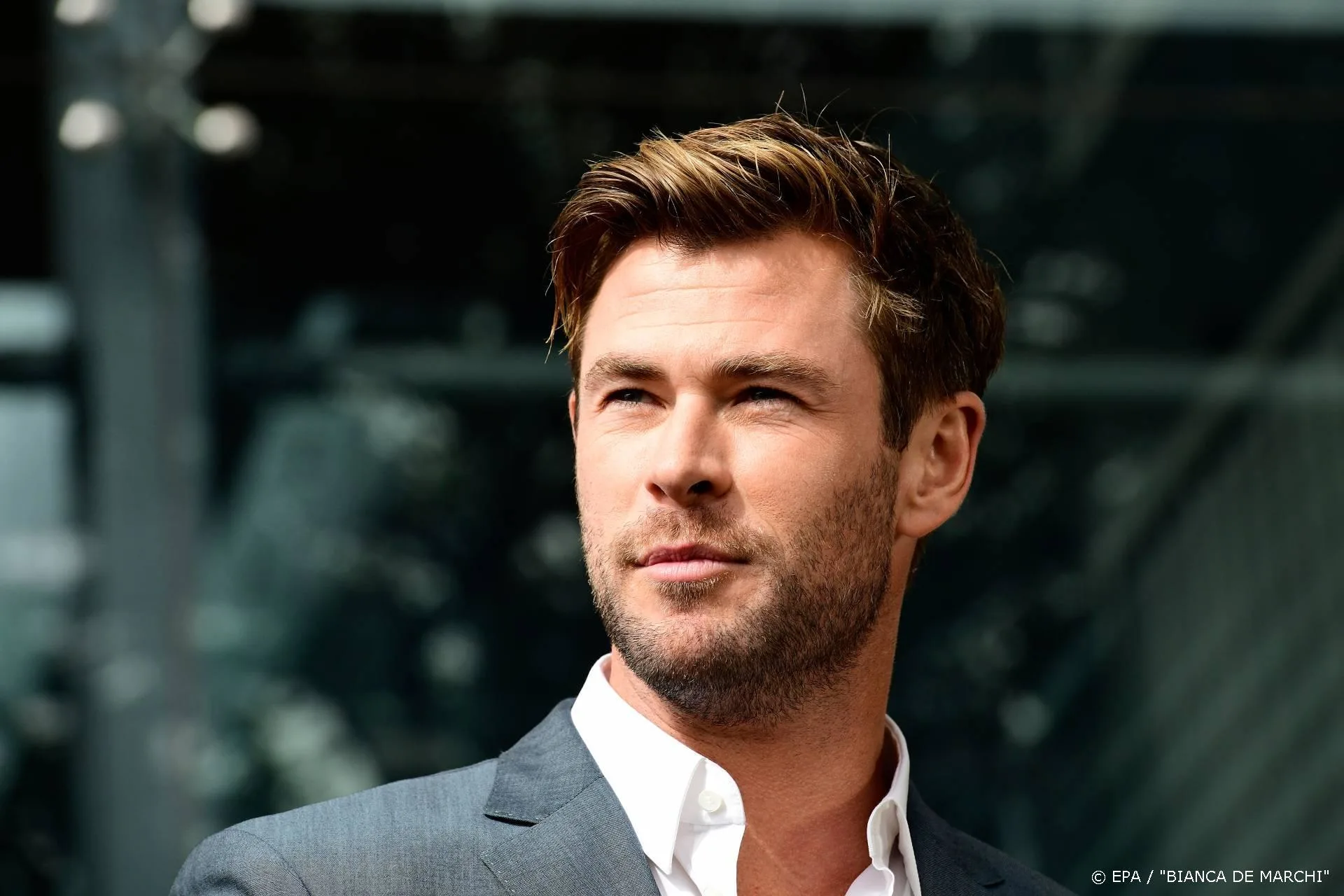 Chris Hemsworth duikt in haaienaanvallen voor Sharkfest