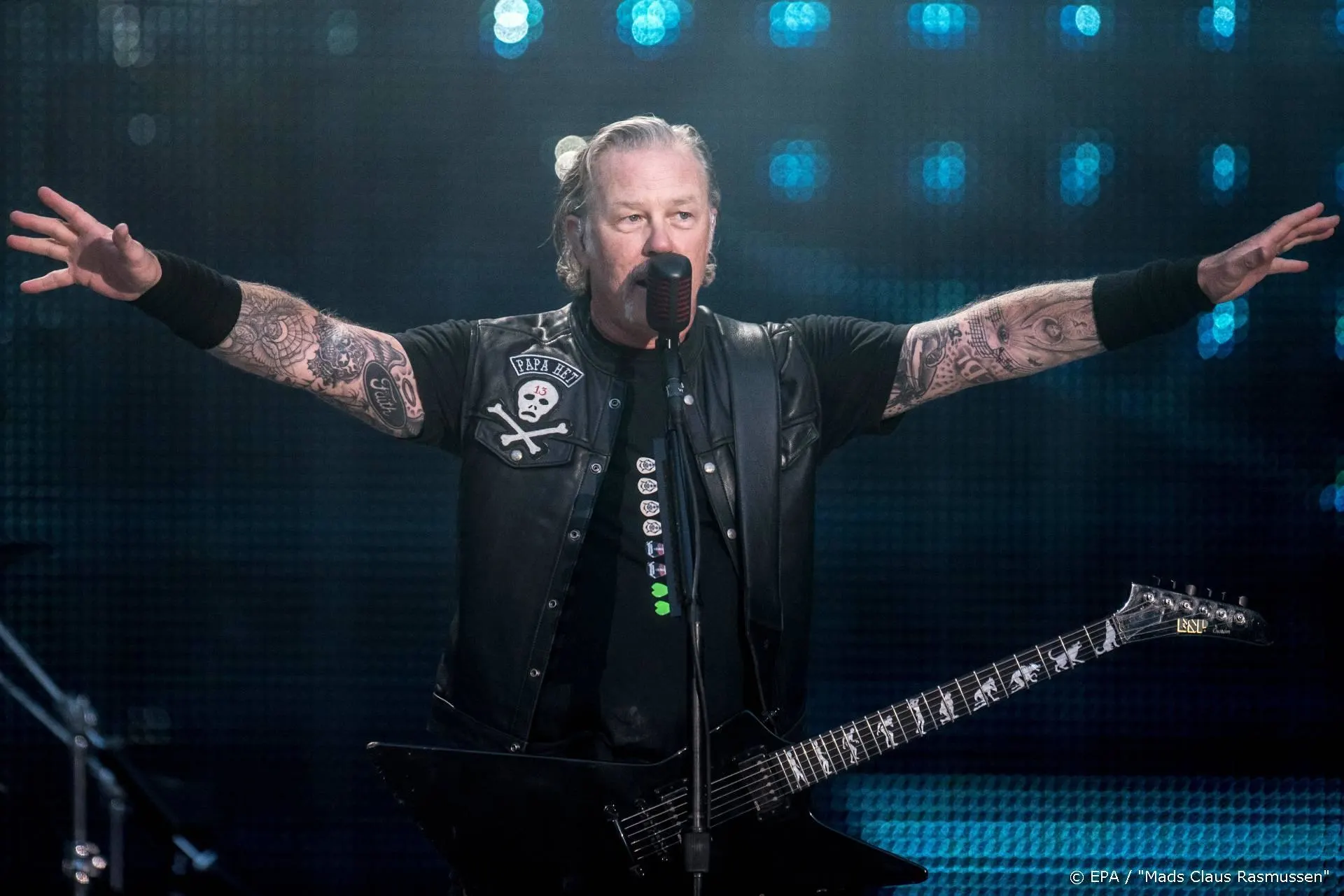 Metallica annuleert twee festivals wegens behandeling Hetfield
