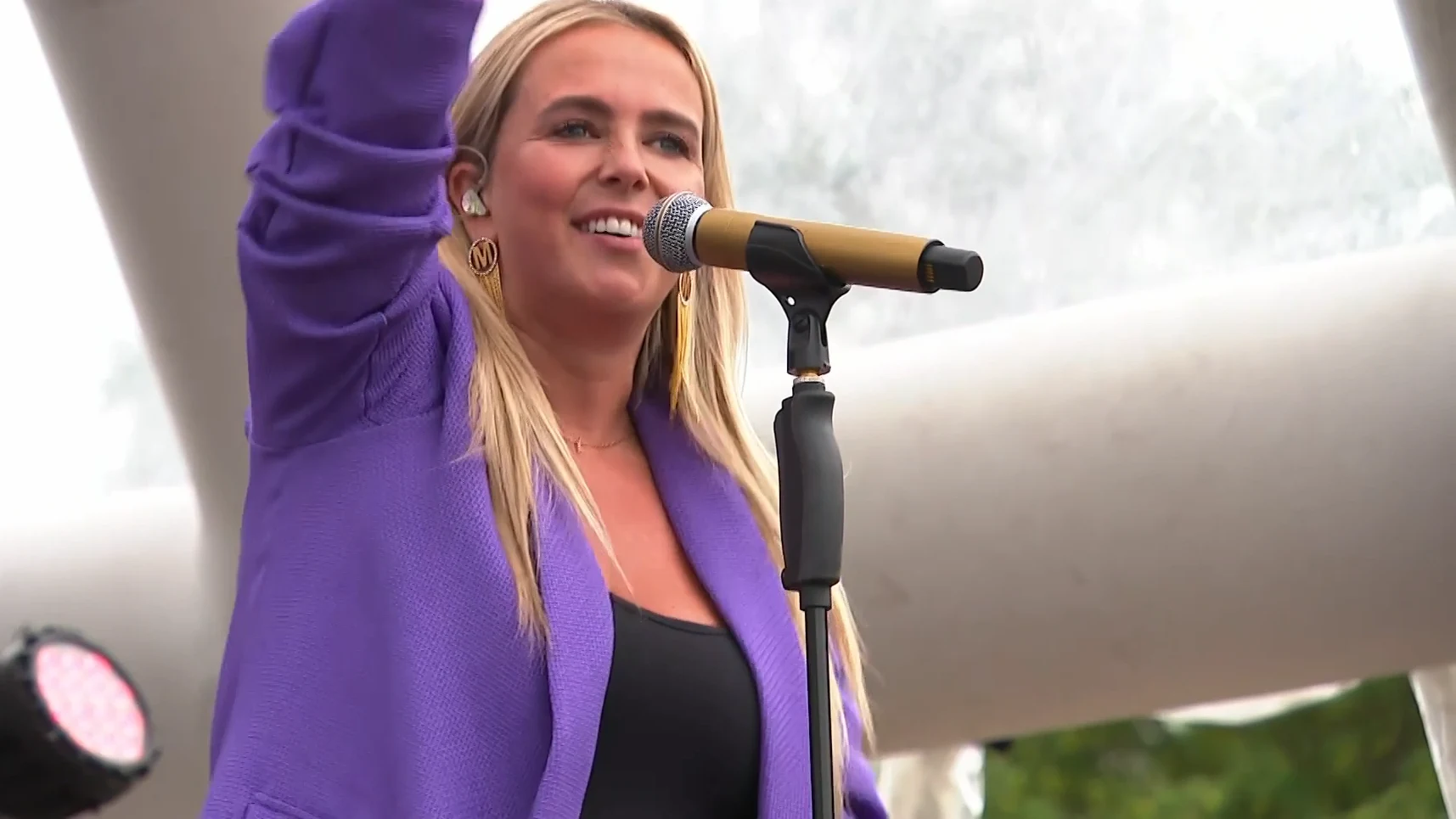 Opmerkelijke beelden van Monique Smit opgedoken: 'Ben jij dit echt?!' 