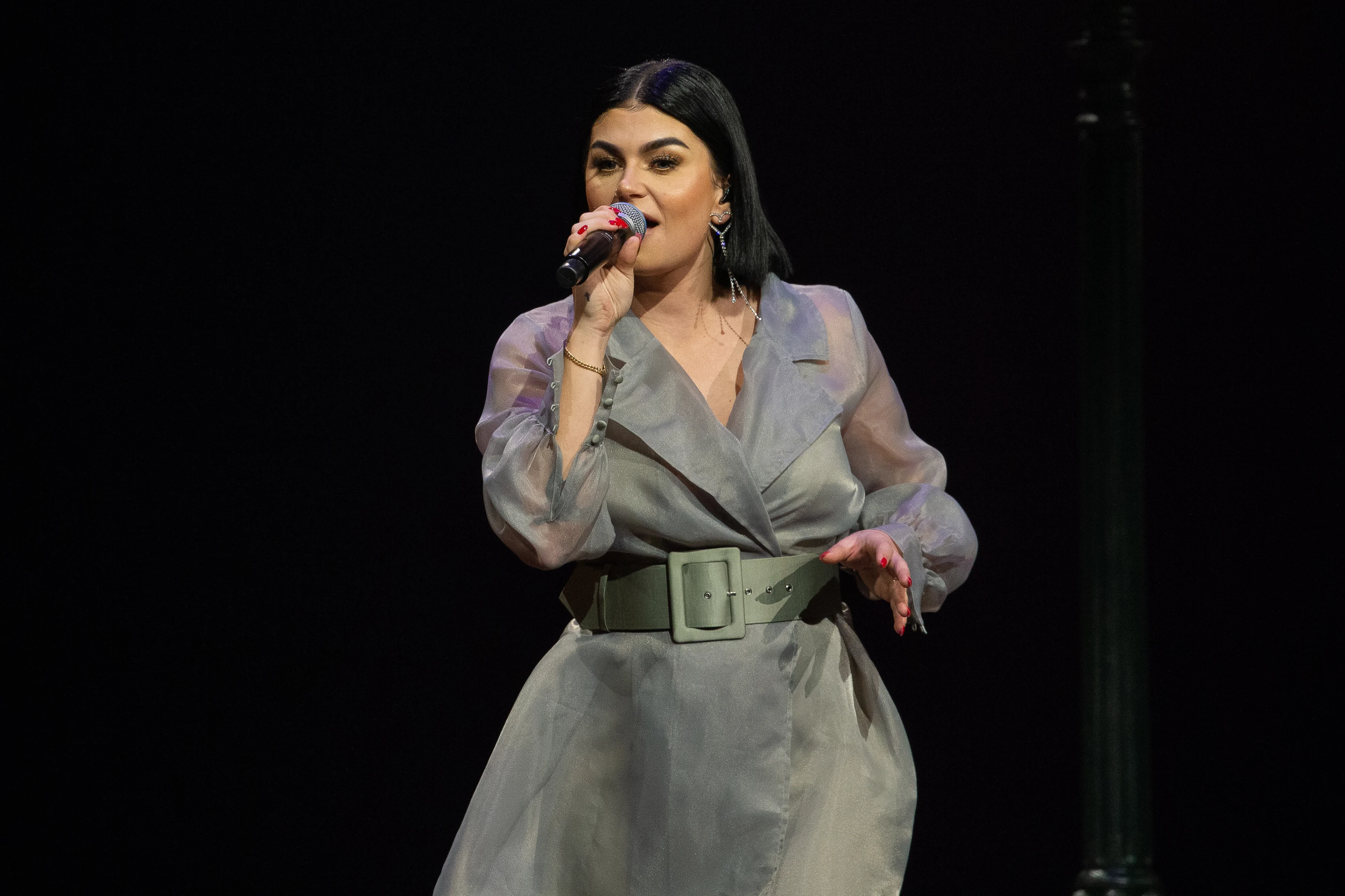 Volgers in een deuk om quarantaine-video Roxeanne Hazes