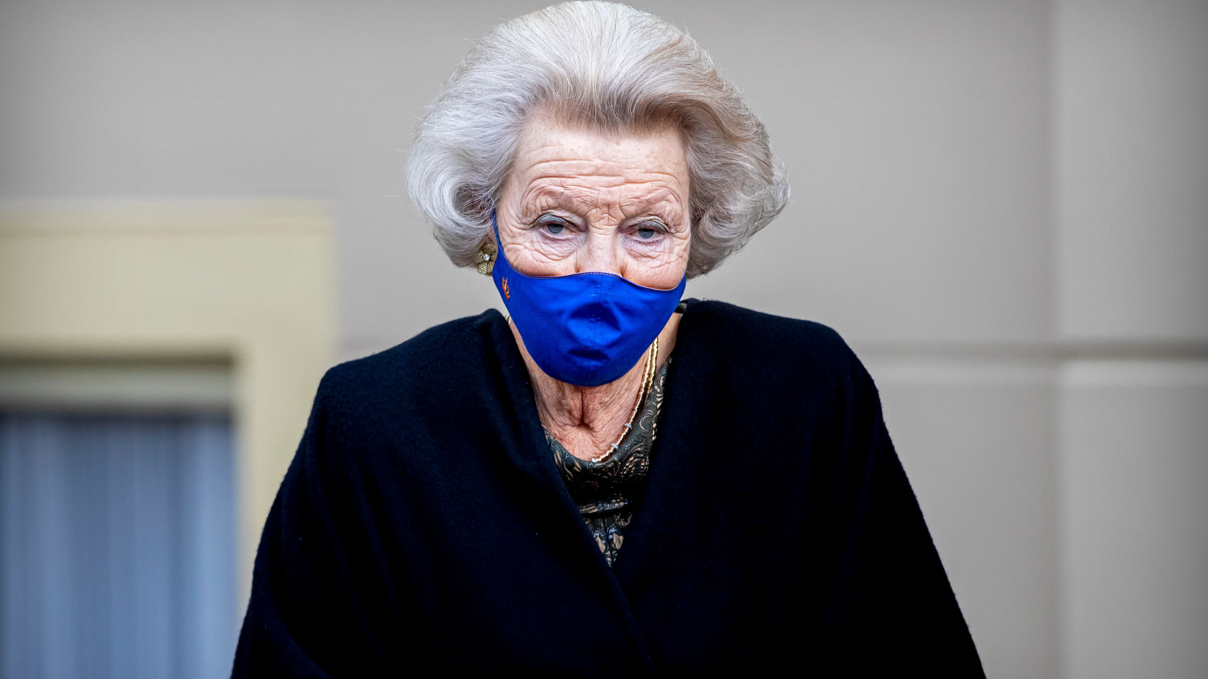 Beatrix brengt werkbezoek aan Drentse molen