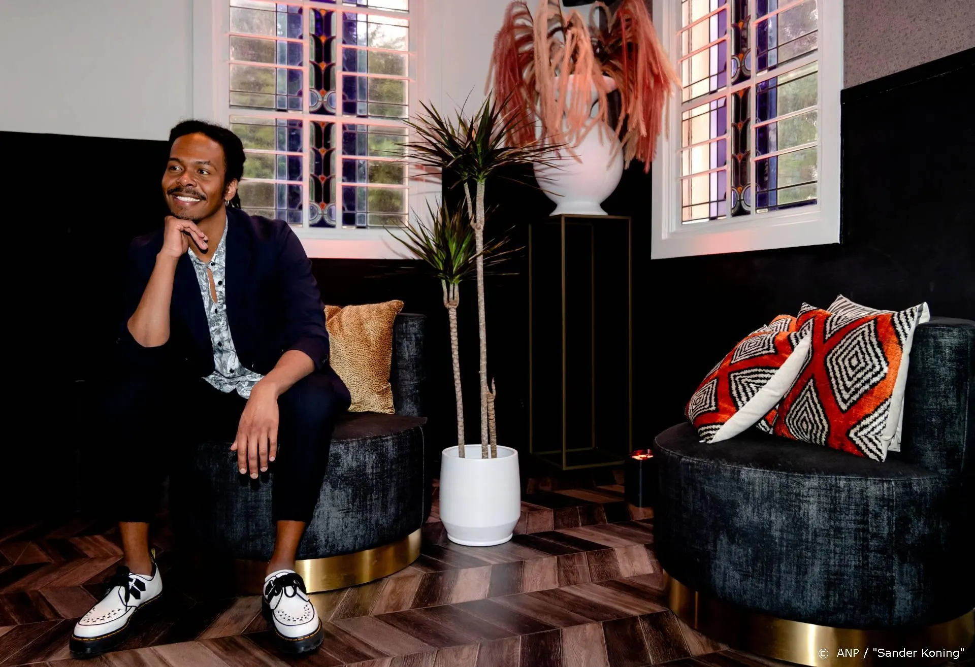 Jeangu Macrooy blijft in 2021 Nederlandse songfestivalkandidaat