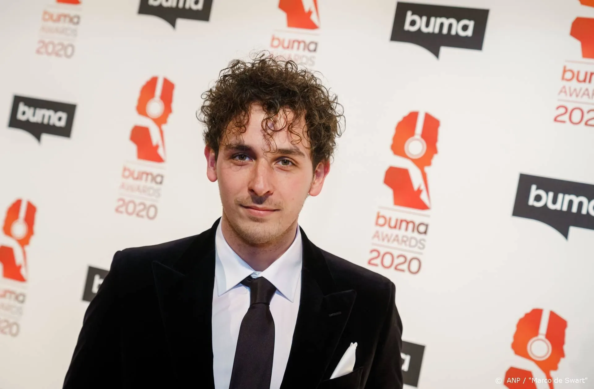 Nielson zingt terras Radio 538 toe