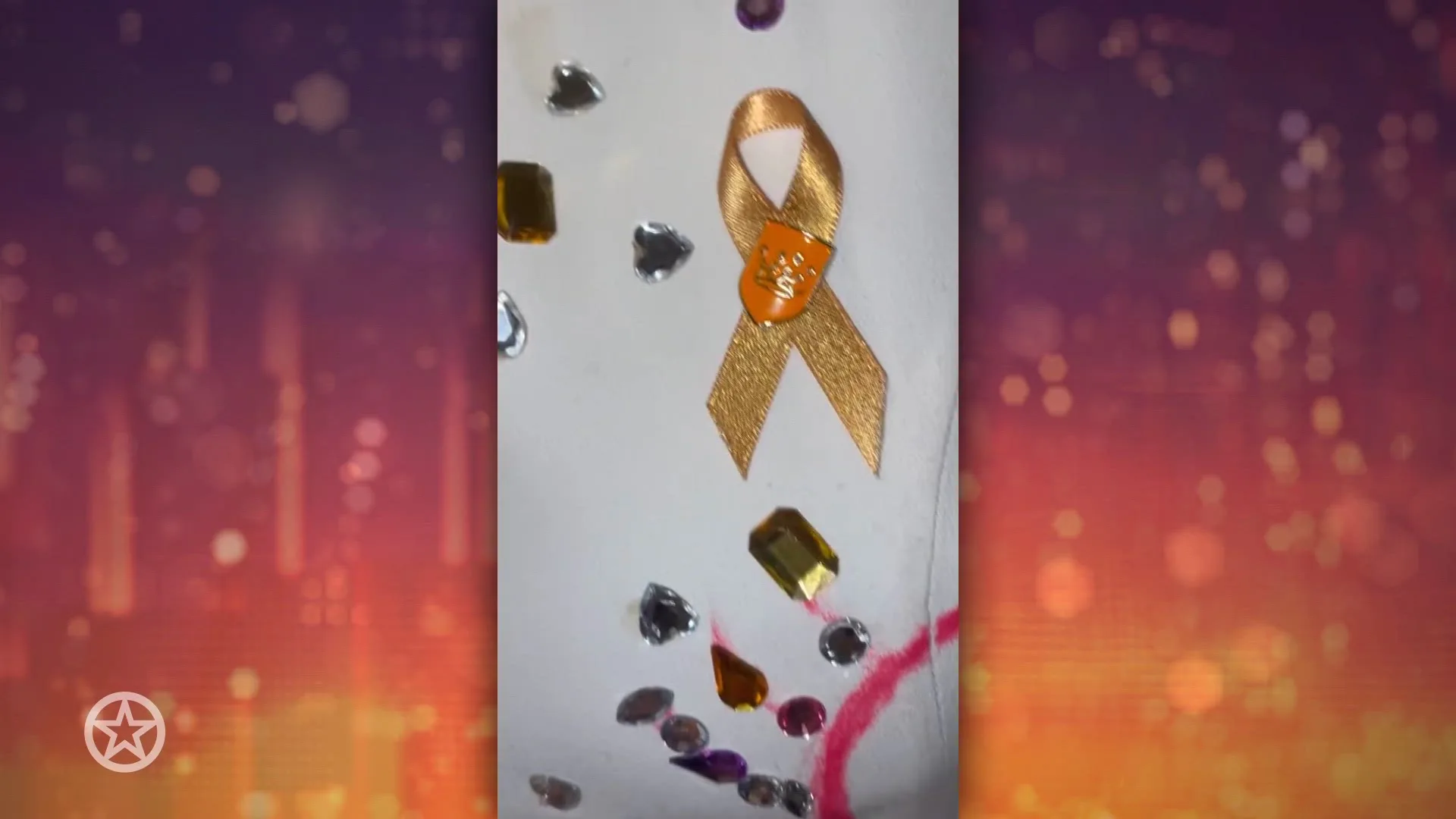 Zo ziet Maans versierde jurk eruit