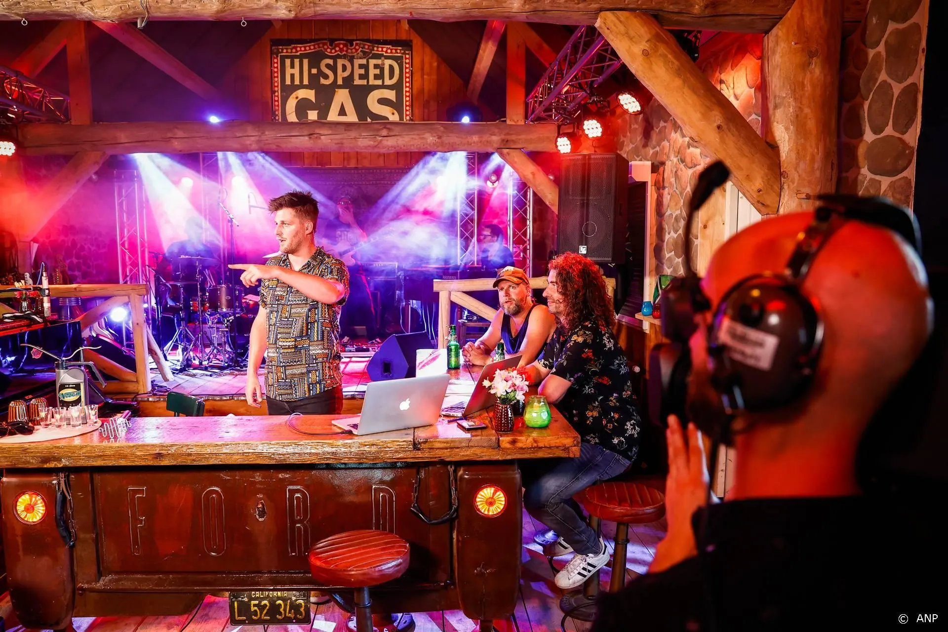 Toch een beetje Zwarte Cross met Tante Rikies Megatuin Quiz