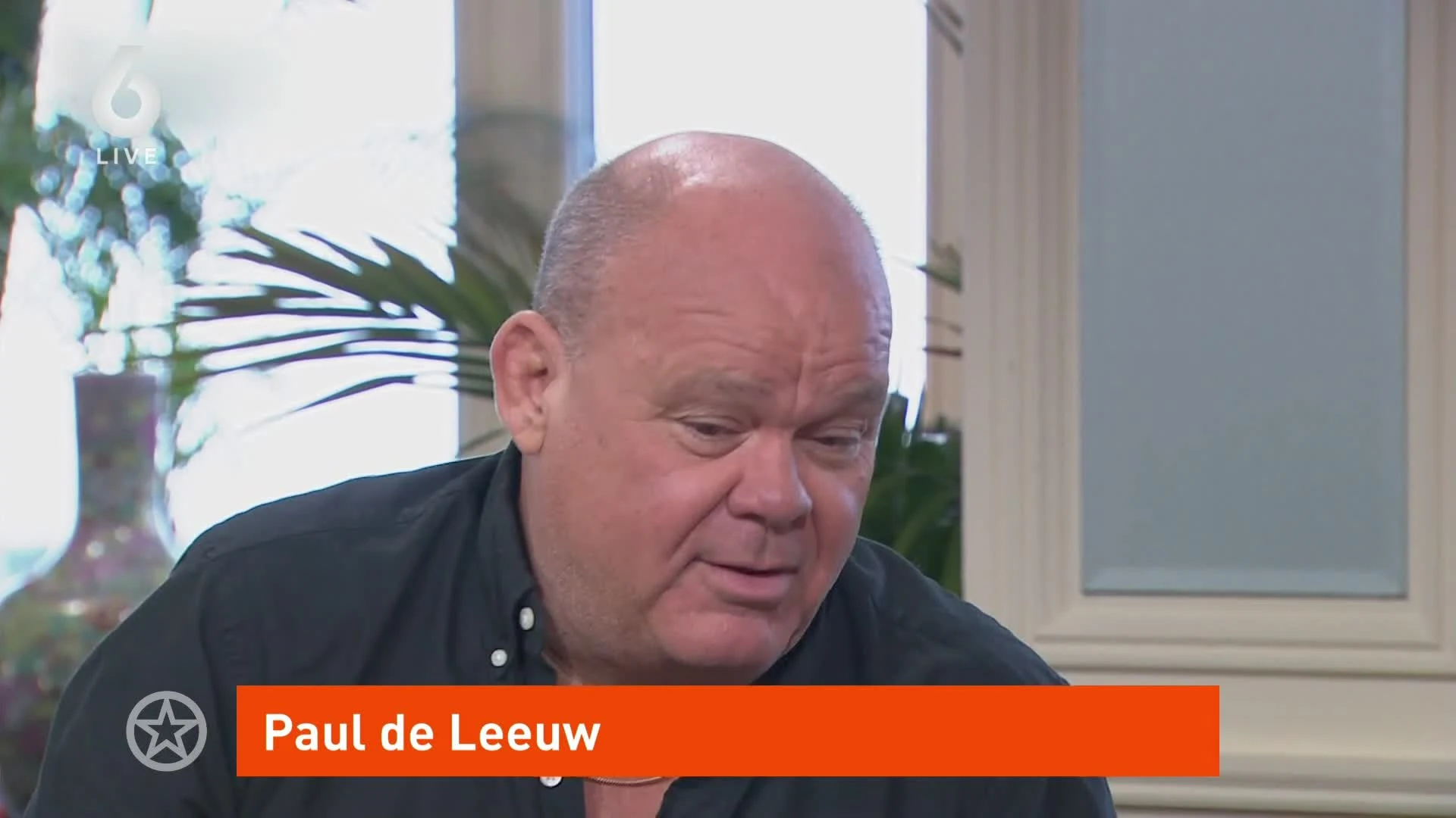 Ophef na vreemd moment Paul de Leeuw bij Businessclass