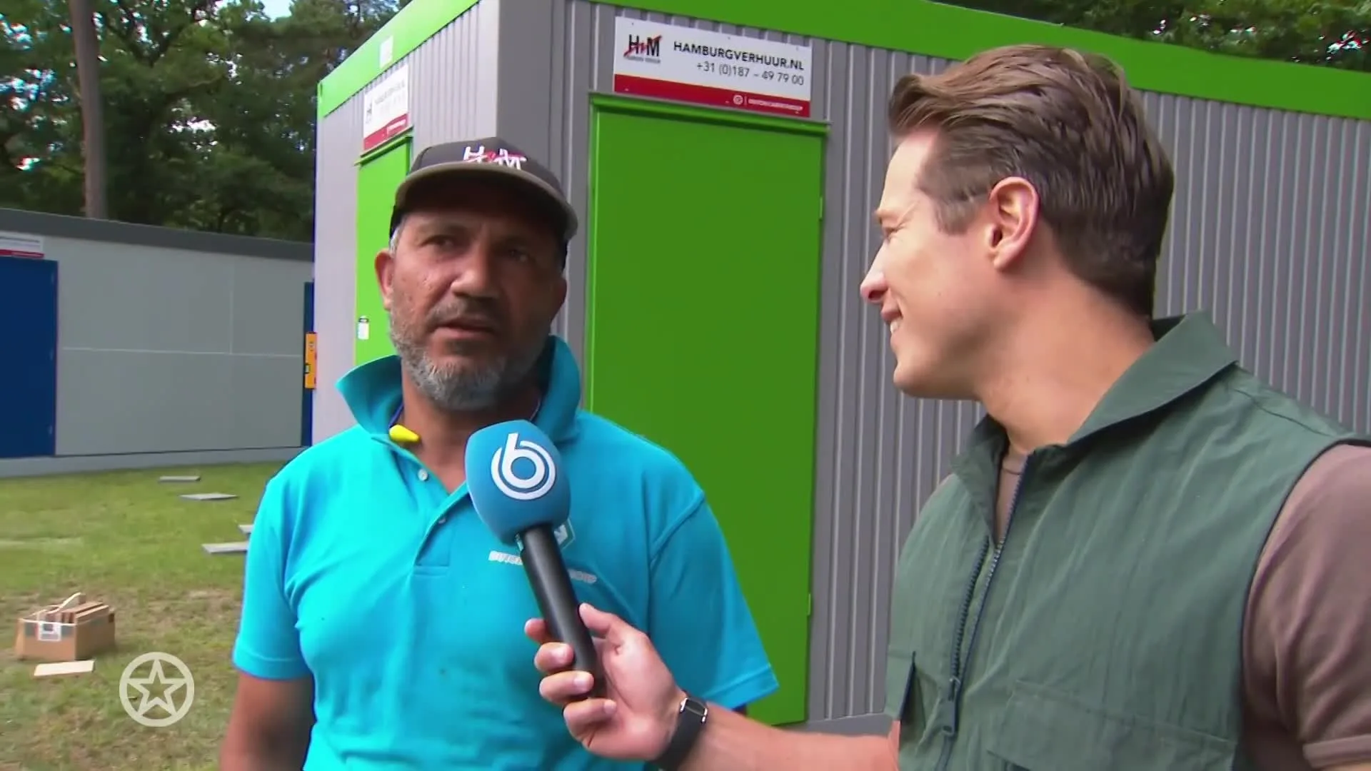 Thom neemt een kijkje op de 'Oranje Camping'