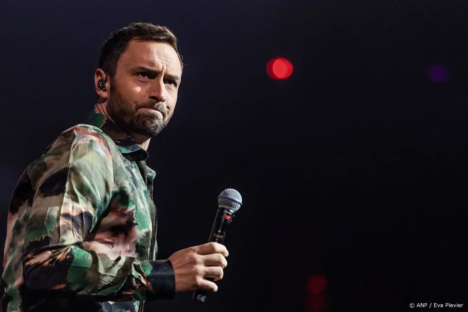 Onderzoek naar oud-winnaar Songfestival na beschuldiging huiselijk geweld