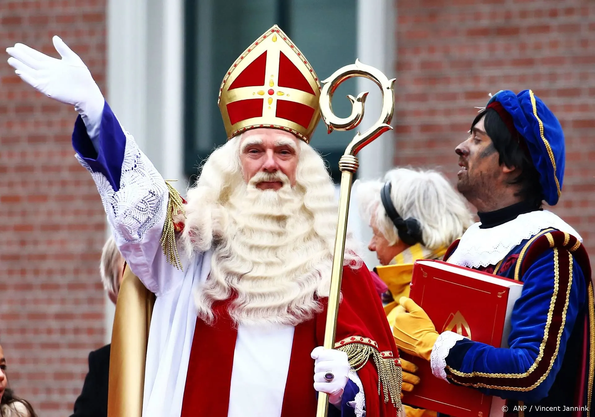 Sinterklaas legt aan bij Dieuwertje Blokkade