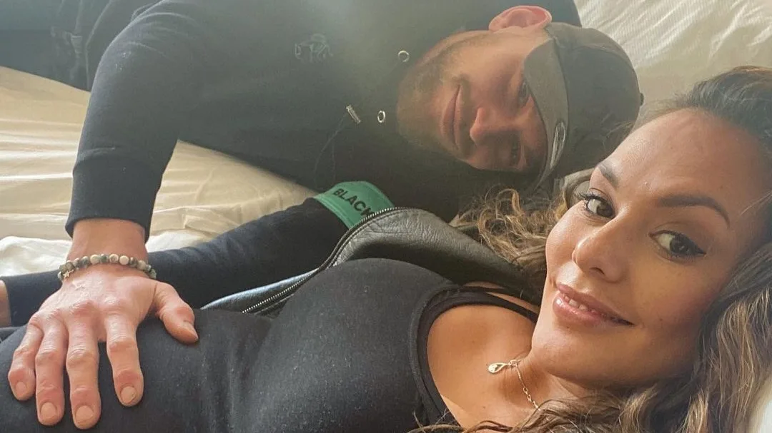 Utopia-Rowena onthult geslacht baby