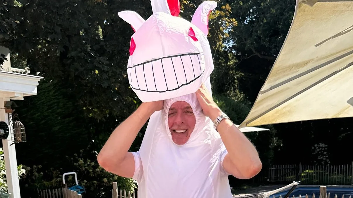 Hilarisch: Martien Meiland pakt behoorlijk uit voor kleindochter