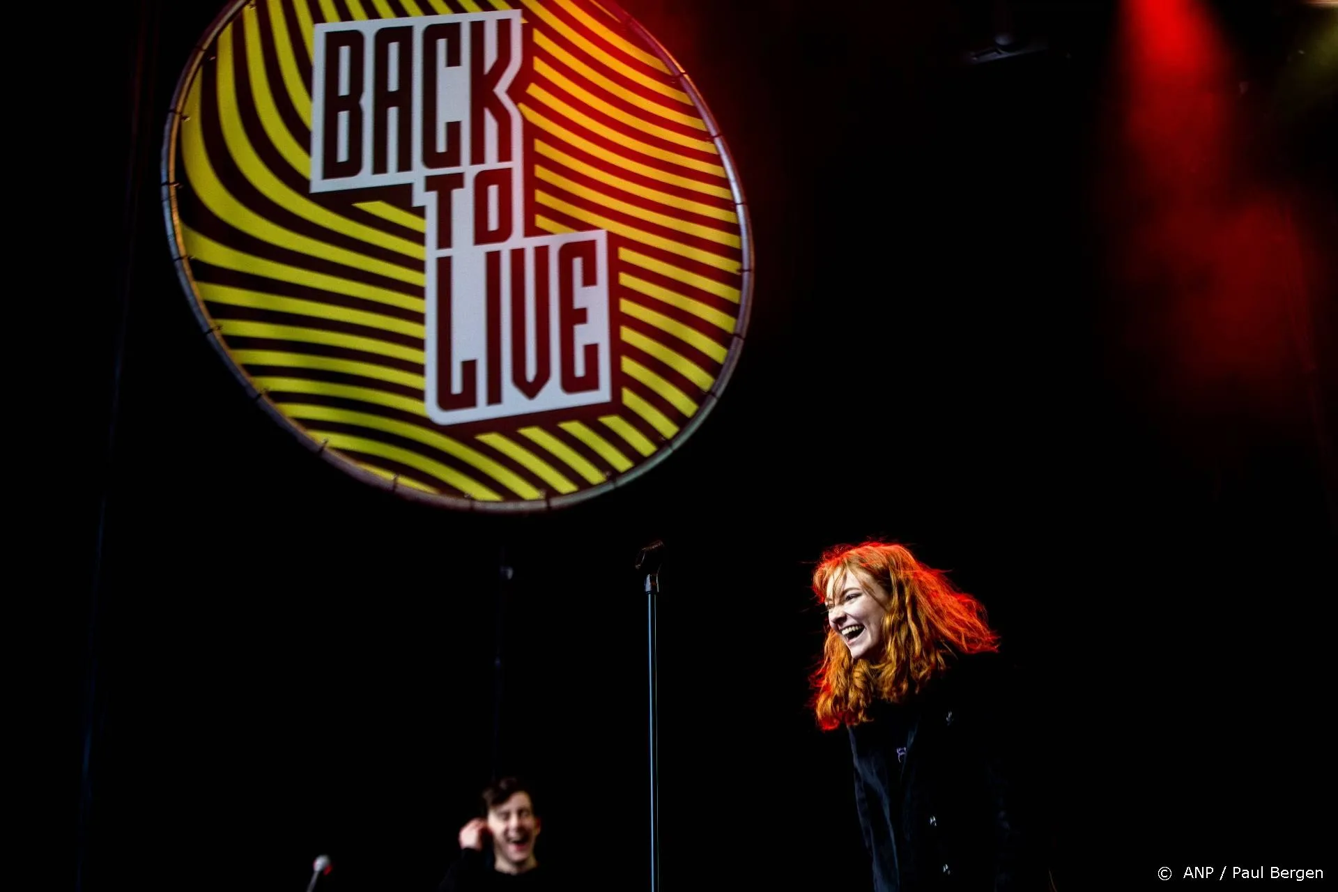 Froukje overweldigd door eerste grote optreden met publiek