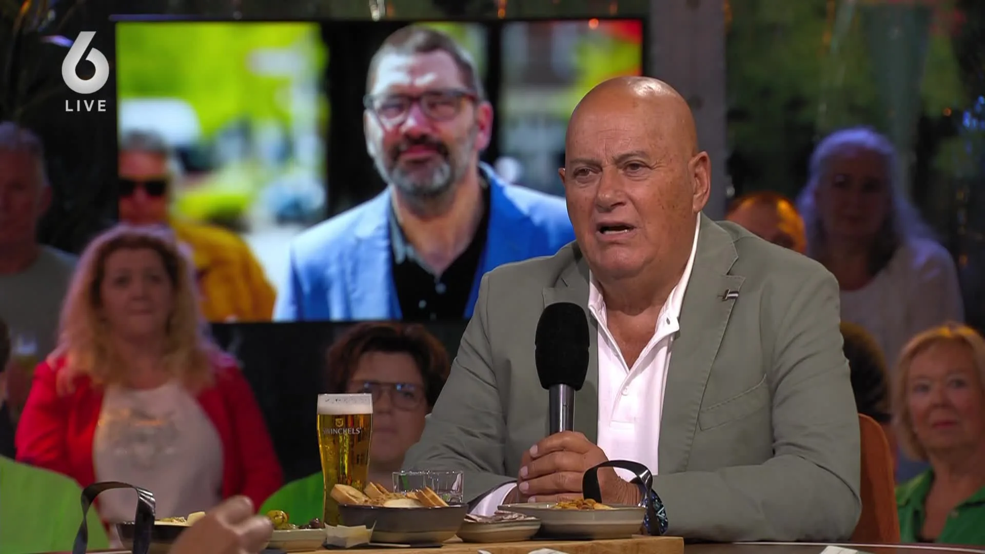 Hélène Hendriks overwint schaamte en toont missend vingertopje