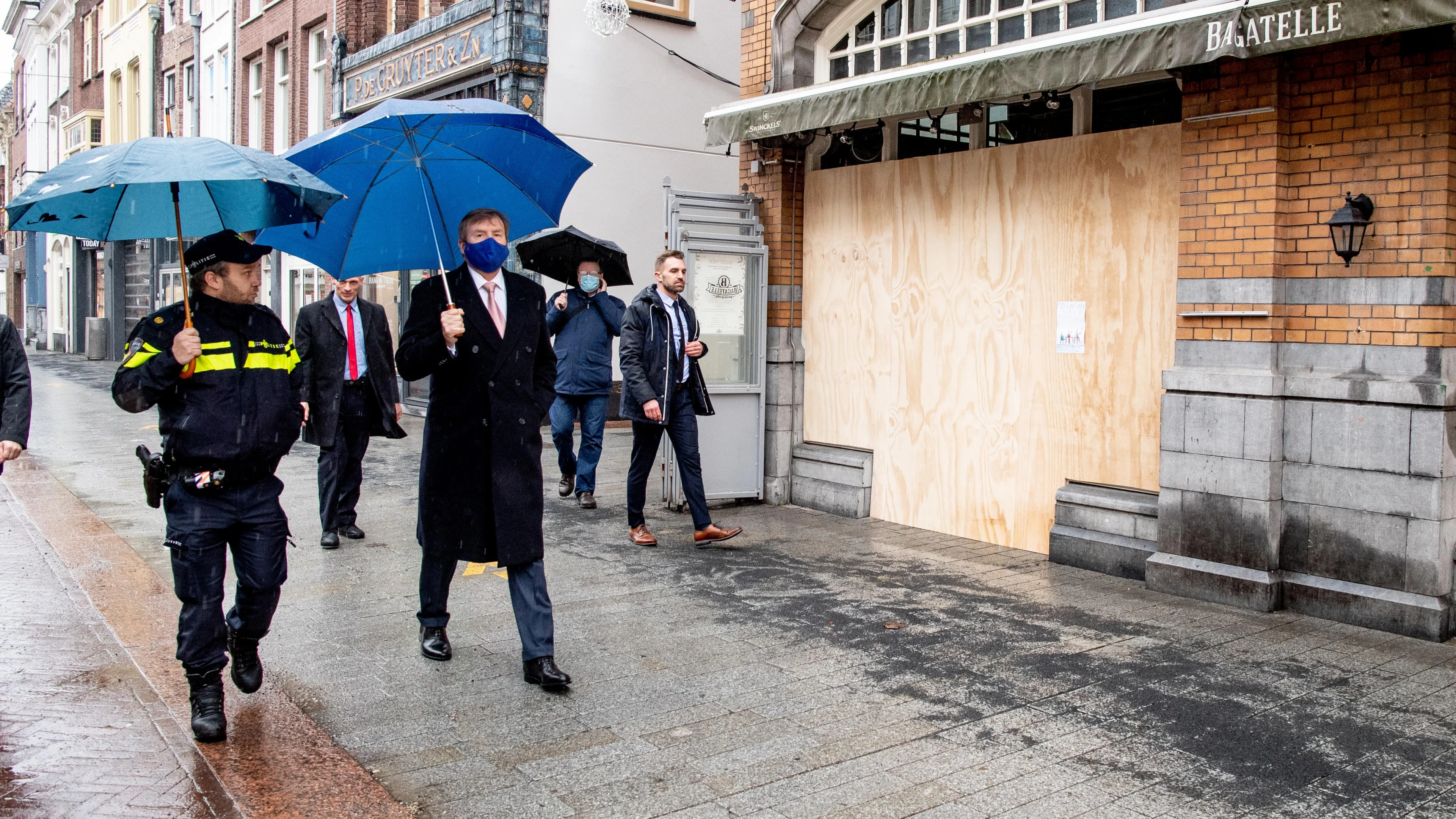 Koning bezoekt getroffen inwoners na rellen ’s-Hertogenbosch